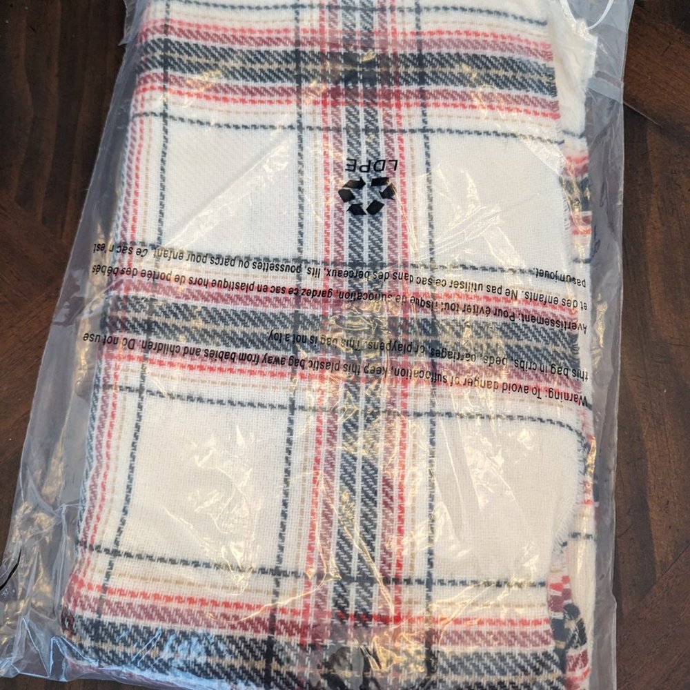 LOFT Plaid Wrap - Picture 4 of 6